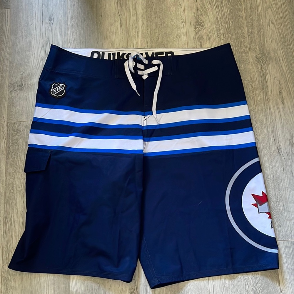 Quicksilver  NHL  Winnipeg Jets mens board shorts size 38 new